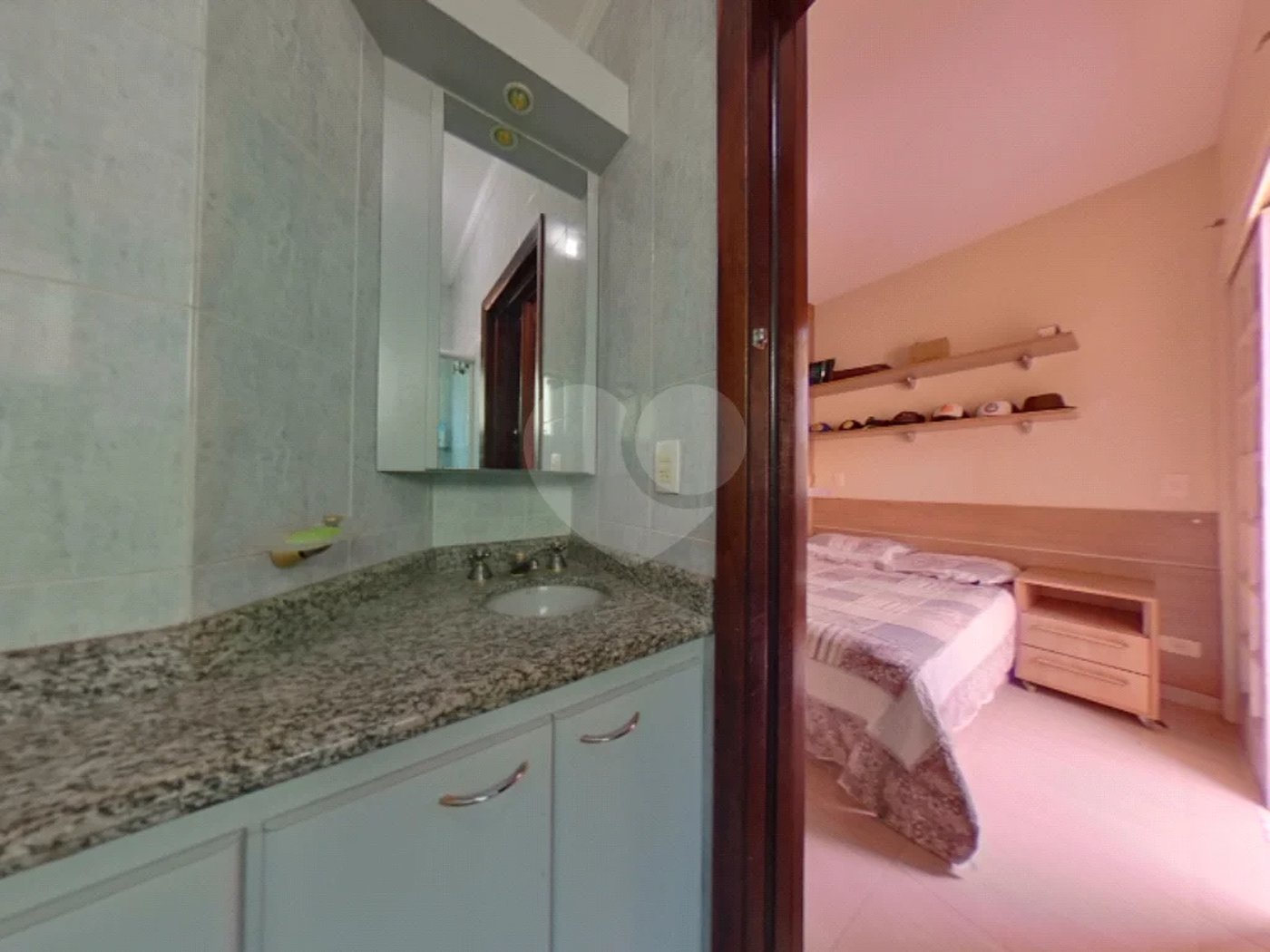 Sobrado próximo ao Metrô Parada Inglesa com piscina
