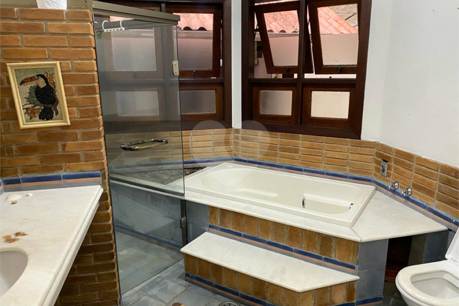 Casa à venda com 6 suítes em Massaguaçu, Caraguatatuba, SP