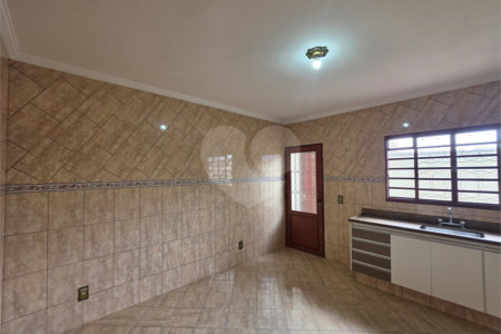 Casa à venda com 4 quartos, sendo 2 suítes,  em Vila Espírito Santo, Sorocaba, SP