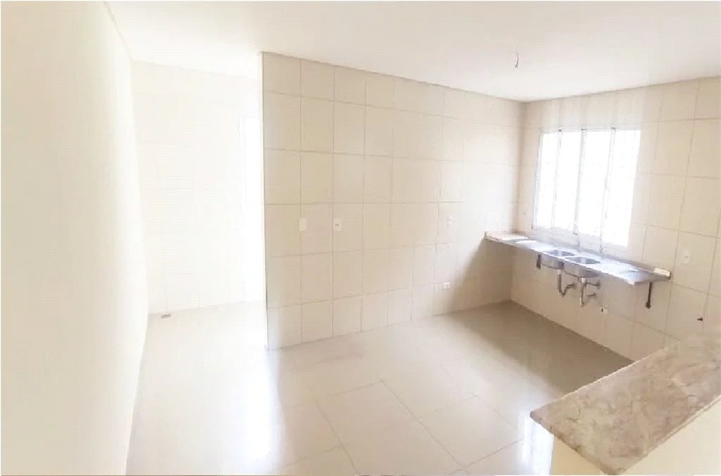 Sobrado à venda com 3 quartos, sendo 1 suíte, em Cidade São Francisco, São Paulo, SP