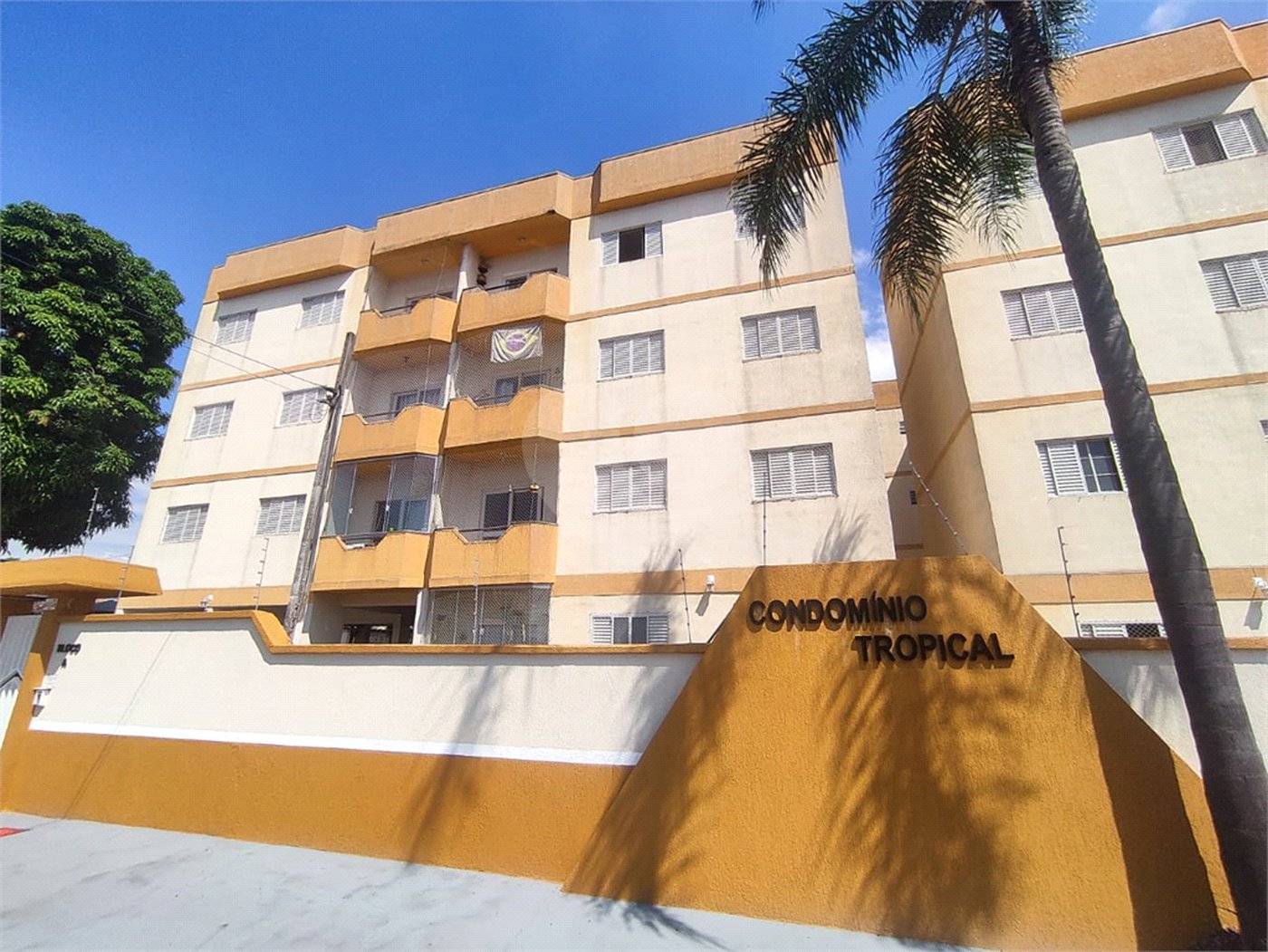 Apartamento à venda com 2 quartos, sendo 1 suíte, em Parque São Luís, Taubaté, SP