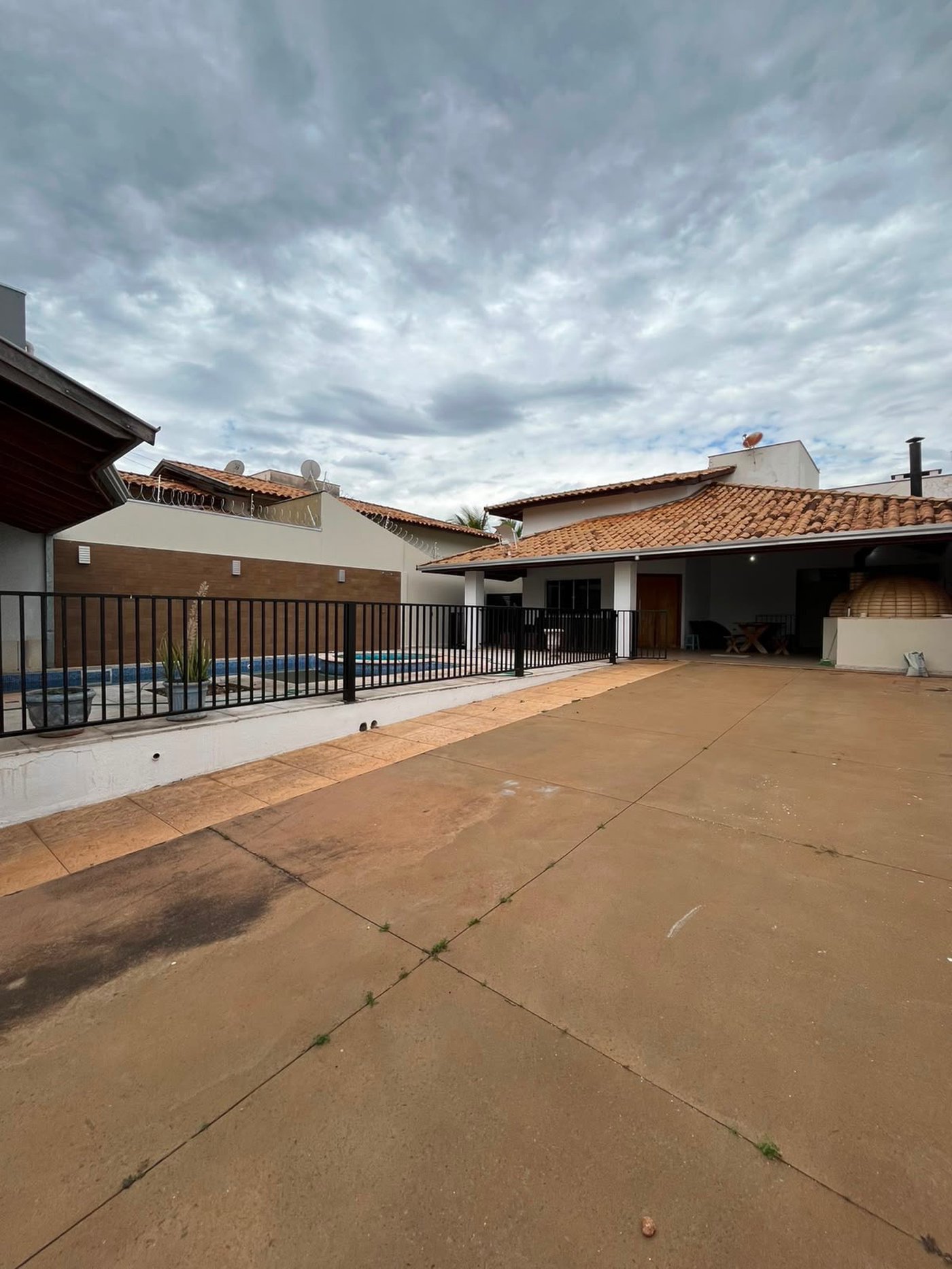 Casa à venda ou para alugar com 3 quartos, sendo 1 suíte,  em Jardim dos Ipes, Três Lagoas, MS