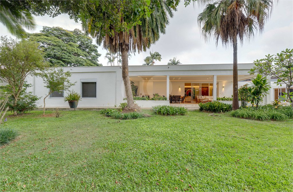Casa Térrea à venda ou para alugar com 4 suítes em Alto da Boa Vista, São Paulo, SP