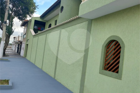 Casa à venda com 2 quartos, sendo 1 suíte, em Vila Maria de Maggi, Suzano, SP