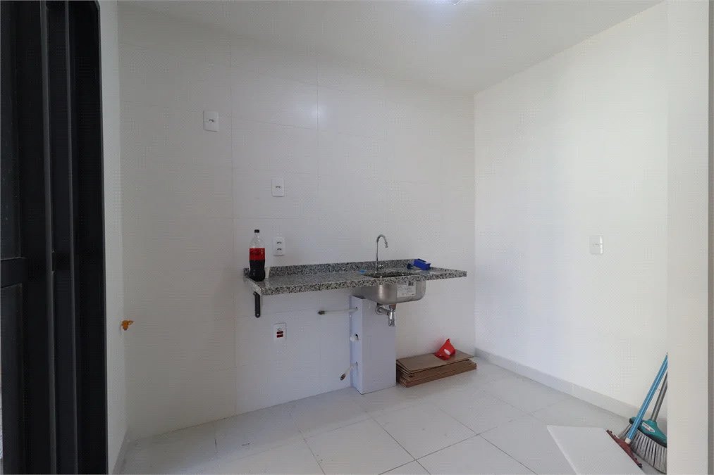 Apartamento à venda com 3 quartos, sendo 1 suíte, em Vila Anastácio, São Paulo, SP