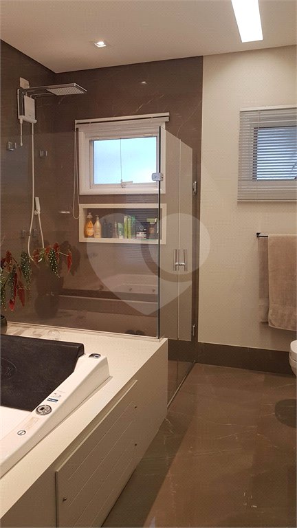 Casa à venda com 4 suítes no condomínio Residencial Jaguary, São José dos Campos - SP