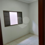 Casa Térrea com 2 dormitórios, sendo 1 suíte.