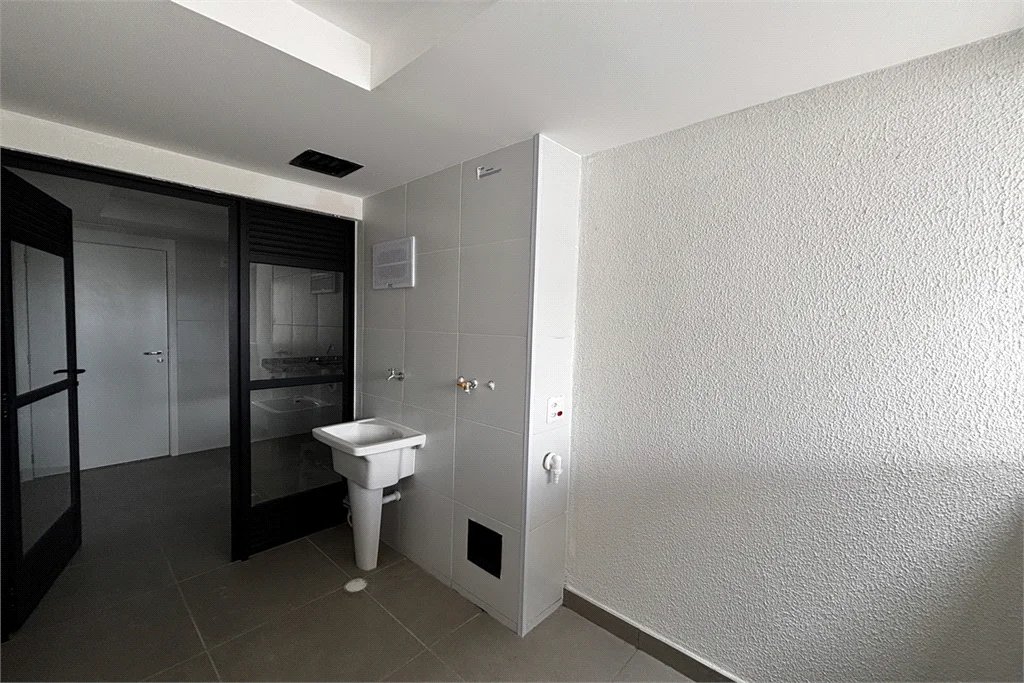 Apartamento à venda com 3 suítes em Vila Romana, São Paulo, SP