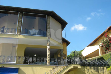 Casa à venda com 4 quartos, sendo 2 suítes, no condomínio Estância Marambaia, Vinhedo - SP
