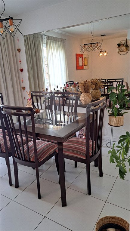 Casa à venda com 3 quartos, sendo 1 suíte,  no condomínio Moradas do Horto, São Paulo - SP