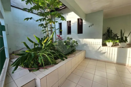Casa Térrea à venda com 3 quartos no Centro, Poá, SP