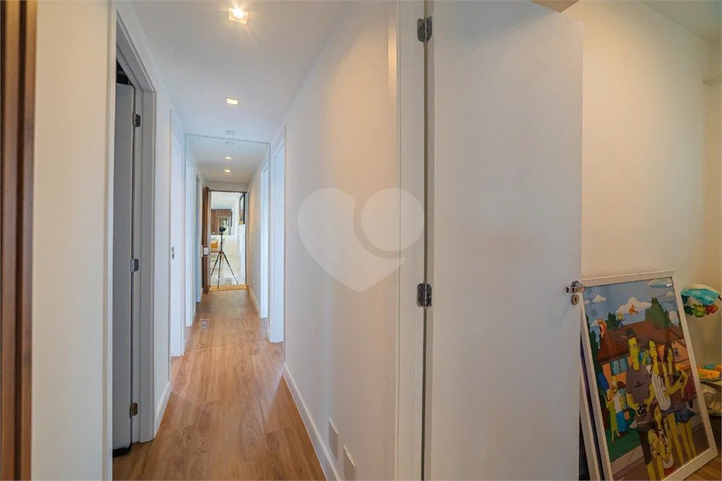 Apartamento à venda, 160m², 4 dormitórios, sendo 3 suítes, 2 vagas de garagem!