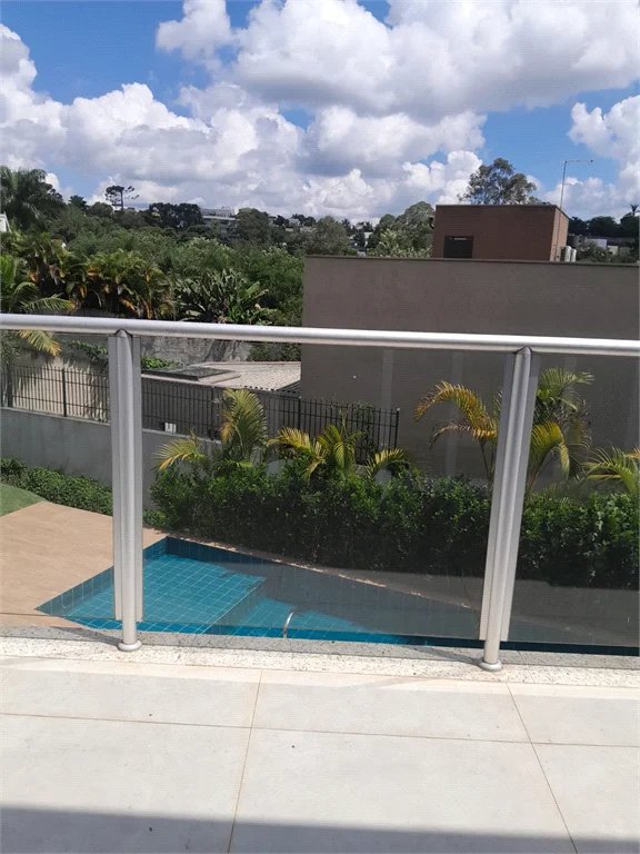 Casa à venda com 3 suítes em Moinho Velho, Cotia, SP