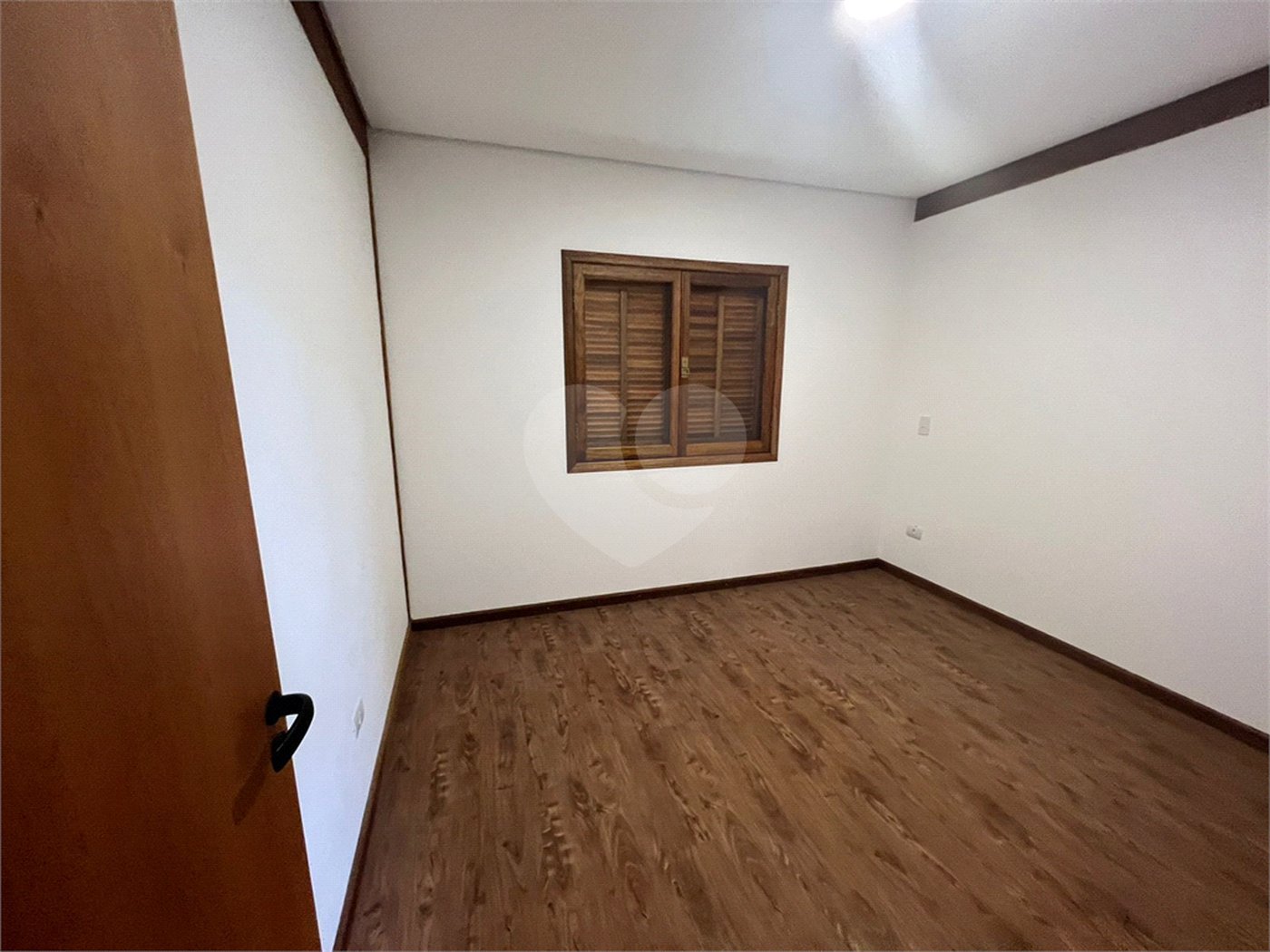 Sobrado à venda com 3 quartos, sendo 1 suíte,  em Serra da Cantareira, Mairiporã, SP