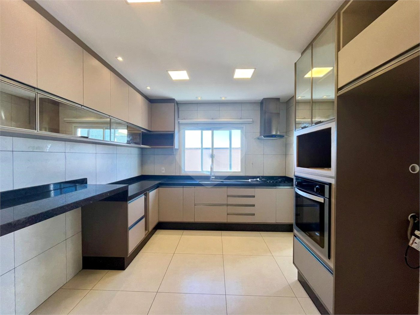 Casa à venda com 3 suítes no condomínio Campos do Conde, Sorocaba - SP