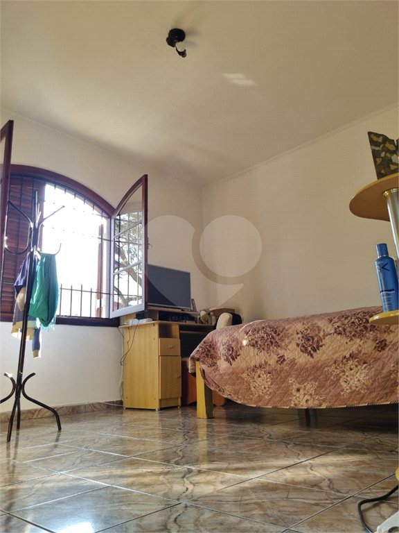 Sobrado à venda com 3 quartos em Bortolândia, São Paulo, SP