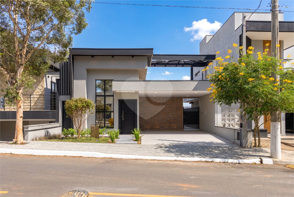 Casa à venda com 3 quartos, sendo 1 suíte, no condomínio Reserva do Vale, Caçapava - SP