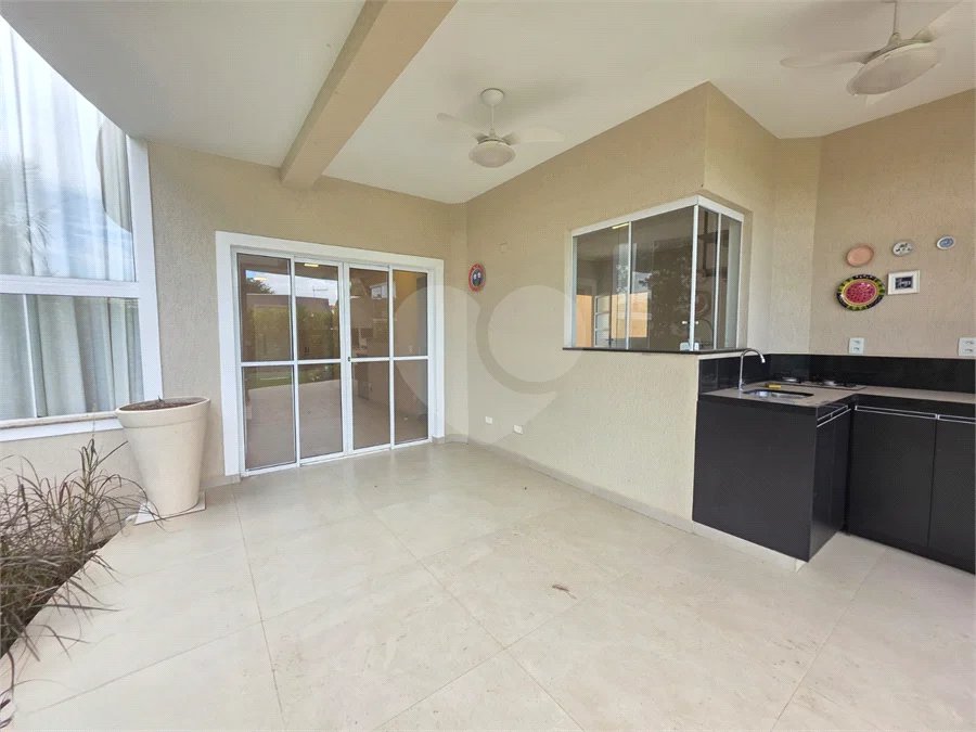 Casa à venda ou para alugar com 3 quartos, sendo 1 suíte, no condomínio Terras de São Francisco, Vinhedo - SP