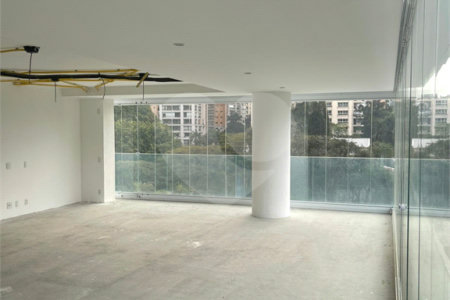 Apartamento à venda com 3 suítes em Moema, São Paulo, SP