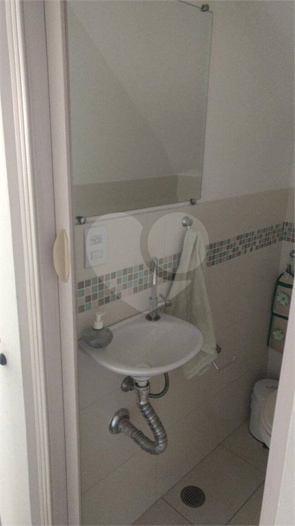 Sobrado à venda com 3 quartos no Centro, Poá, SP