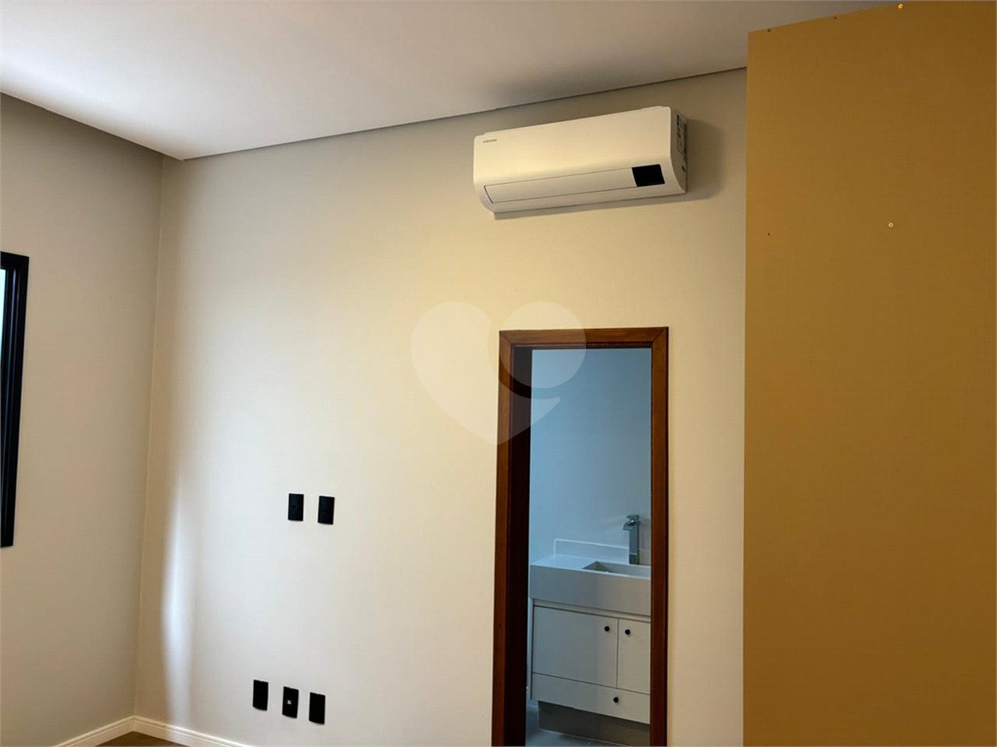 Casa à venda com 4 suítes no condomínio Residencial Costa das Areias, Salto - SP