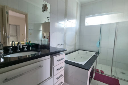 Casa à venda com 4 quartos, sendo 3 suítes,  no condomínio Residencial Villa dos Inglezes, Sorocaba - SP