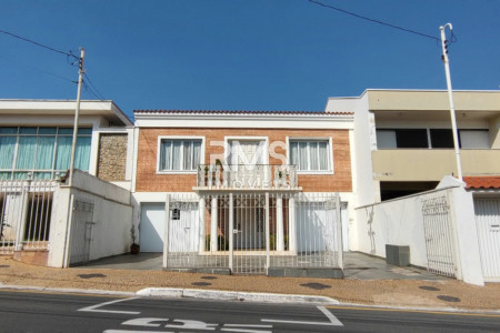 Casa à venda com 4 quartos, sendo 2 suítes,  no Centro, Itu, SP