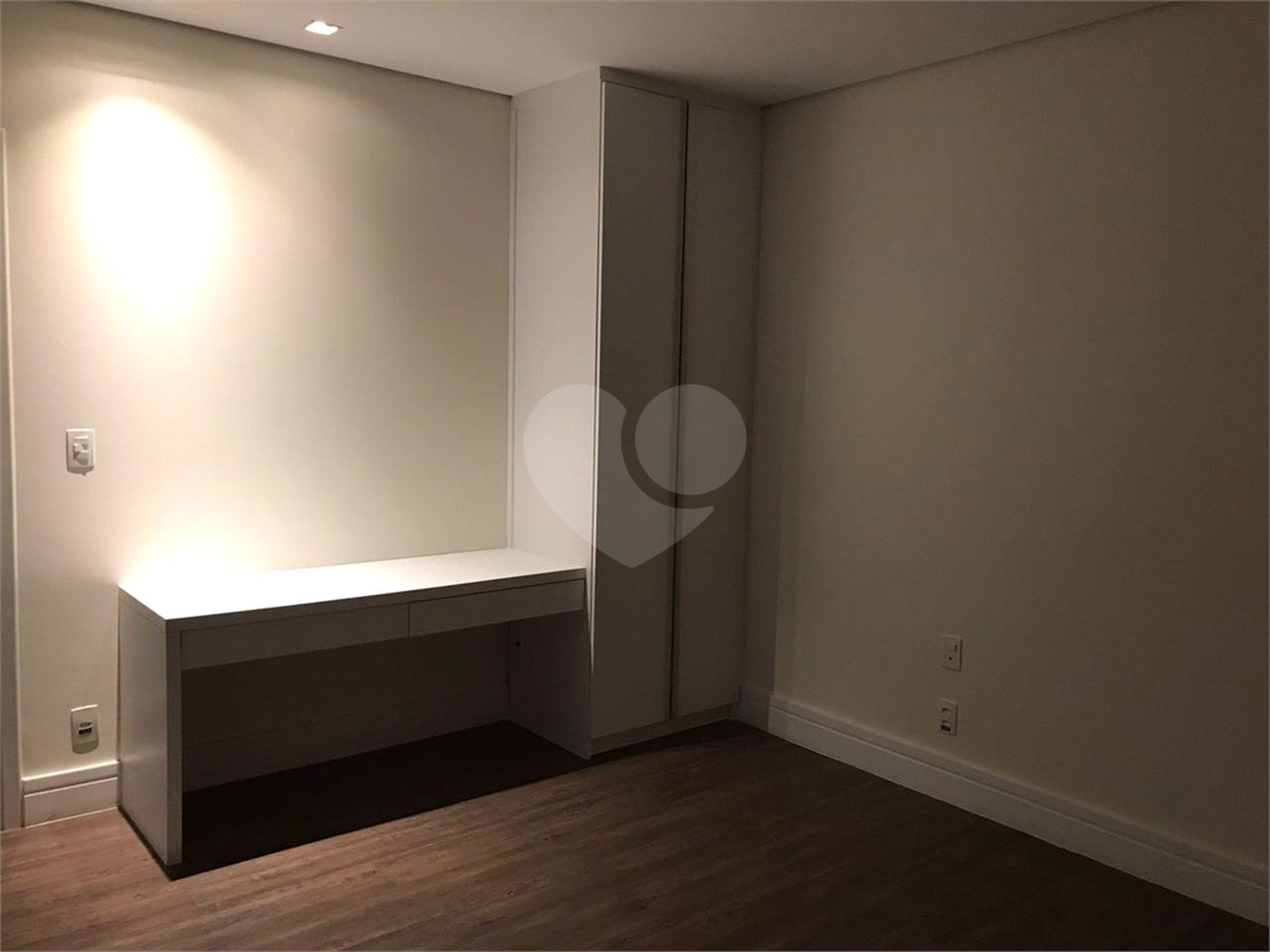 Casa à venda com 6 quartos, sendo 3 suítes, no condomínio Jardim Vila Paradiso, Indaiatuba - SP