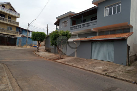 Sobrado à venda com 5 quartos em Jardim Itapuã, Sorocaba, SP