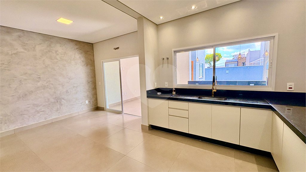 Casa à venda com 4 quartos, sendo 1 suíte,  no condomínio Villagio Milano, Sorocaba - SP