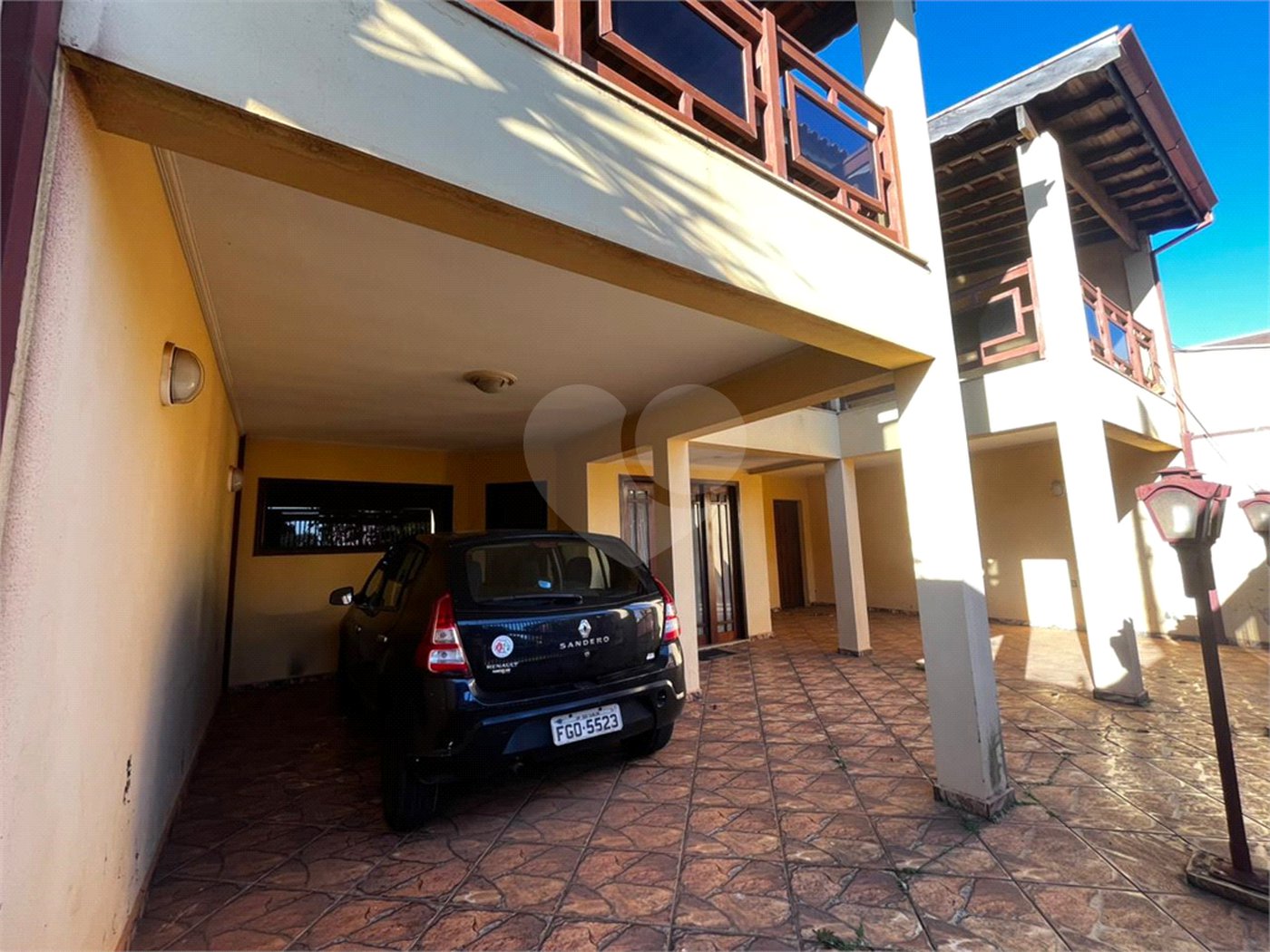Casa à Venda na Rua Principal do Parque Fehr com Aquecedor Solar