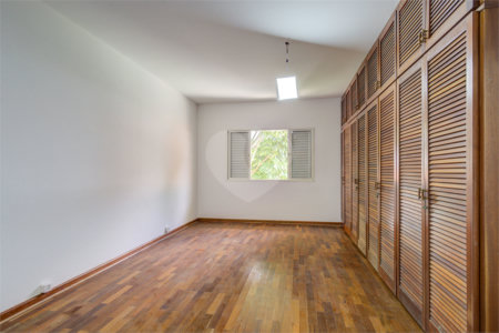 Sobrado à venda com 4 quartos, sendo 2 suítes,  em Brooklin, São Paulo, SP