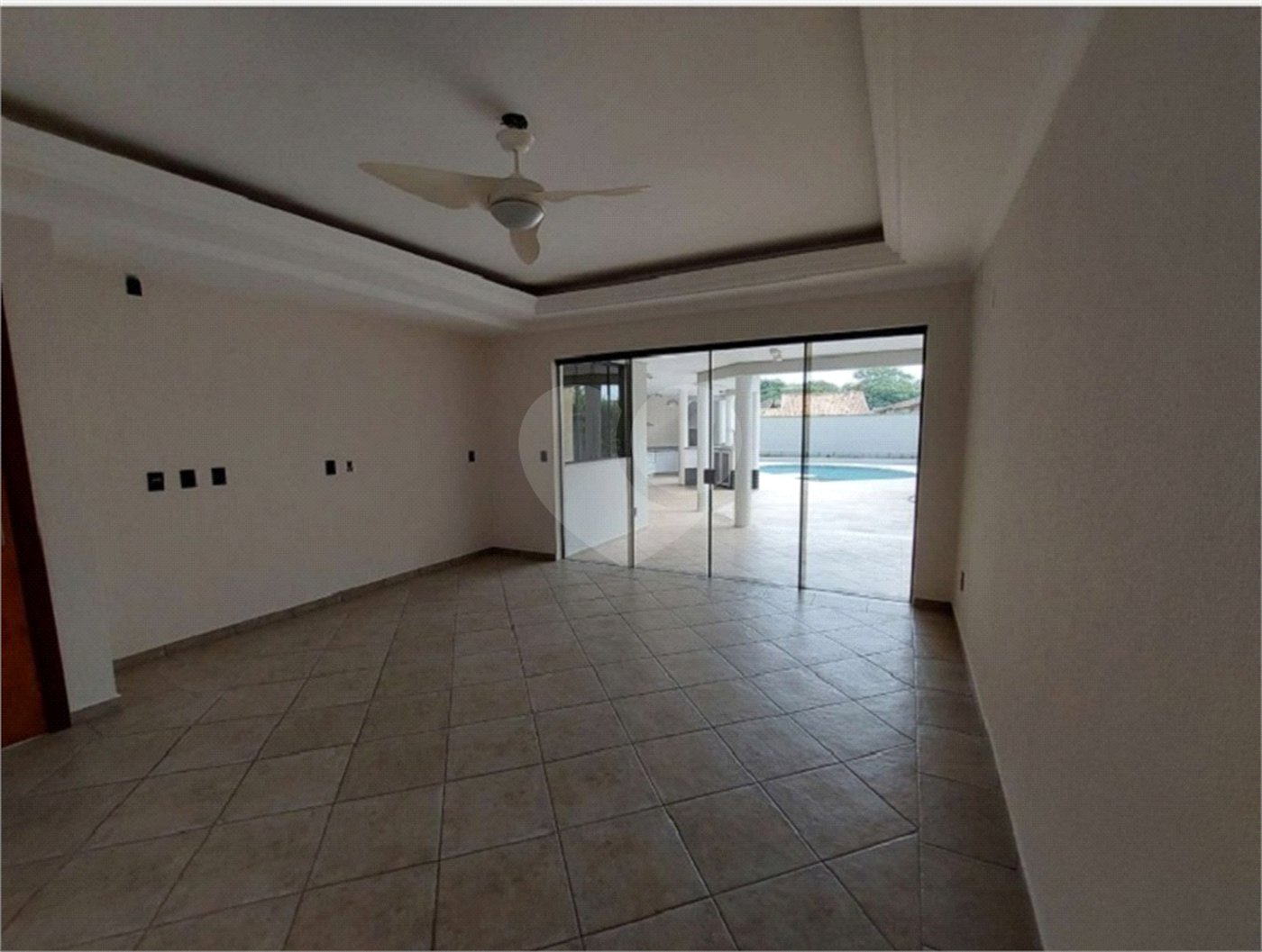 Casa à venda com 4 suítes no condomínio Reserva Colonial, Valinhos - SP