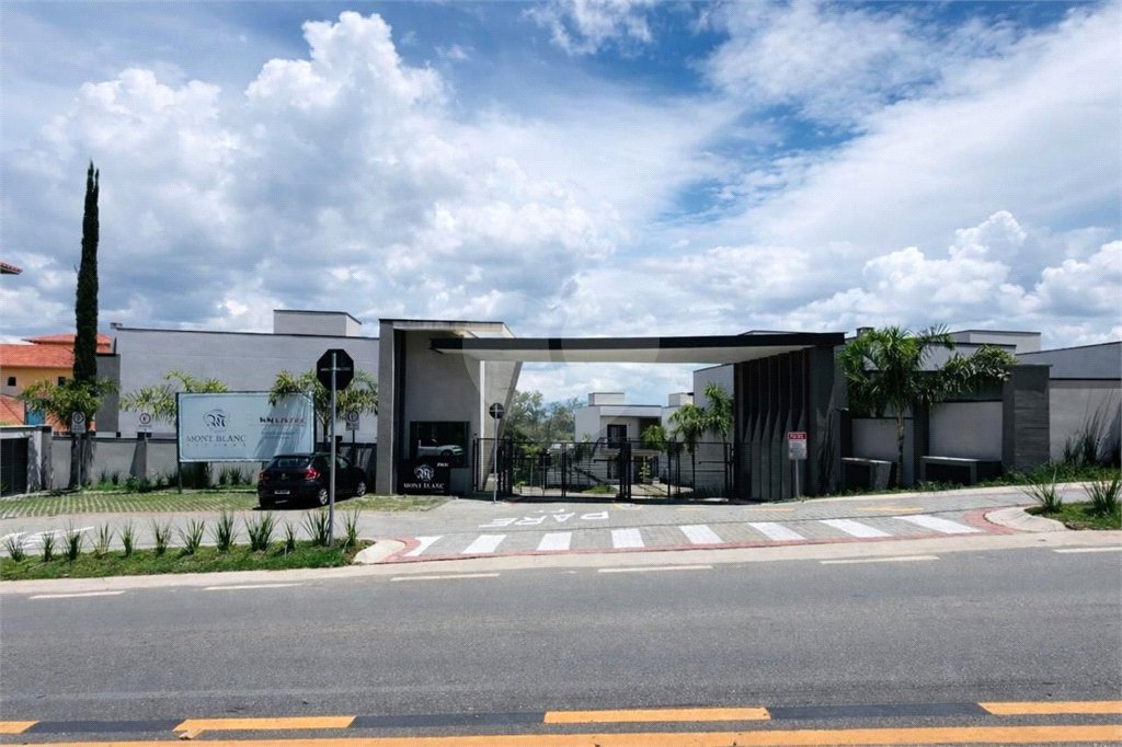 Casa à venda com 3 suítes no condomínio Mont Blanc Village, Vinhedo - SP