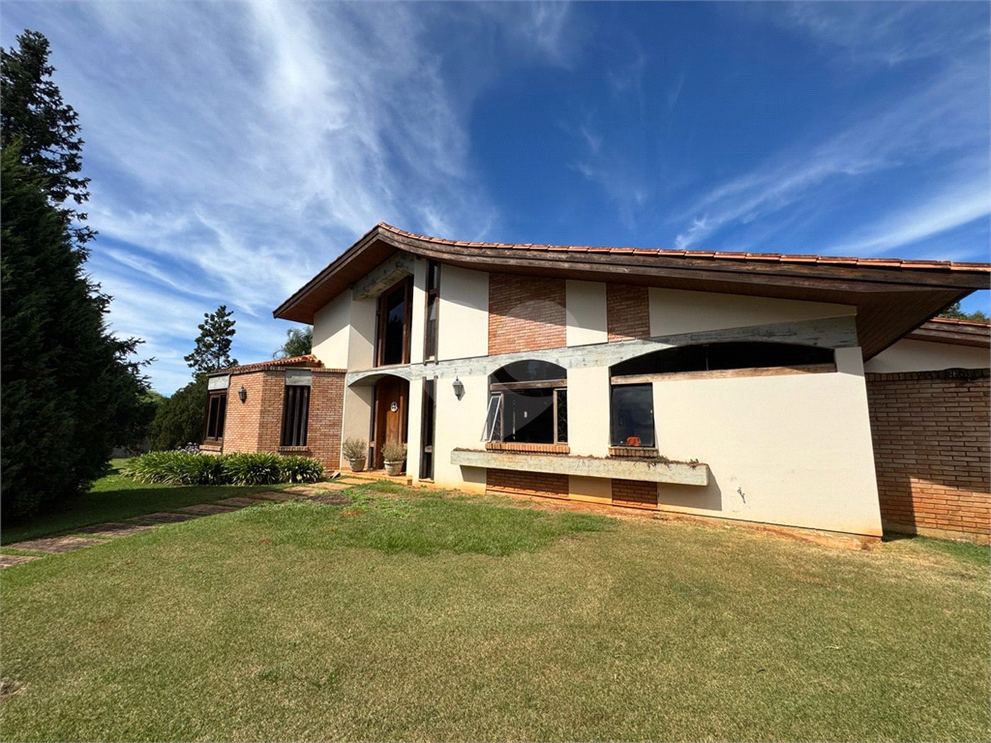 Casa à venda com 7 quartos, sendo 3 suítes,  em Jardim Colombo, Itapetininga, SP