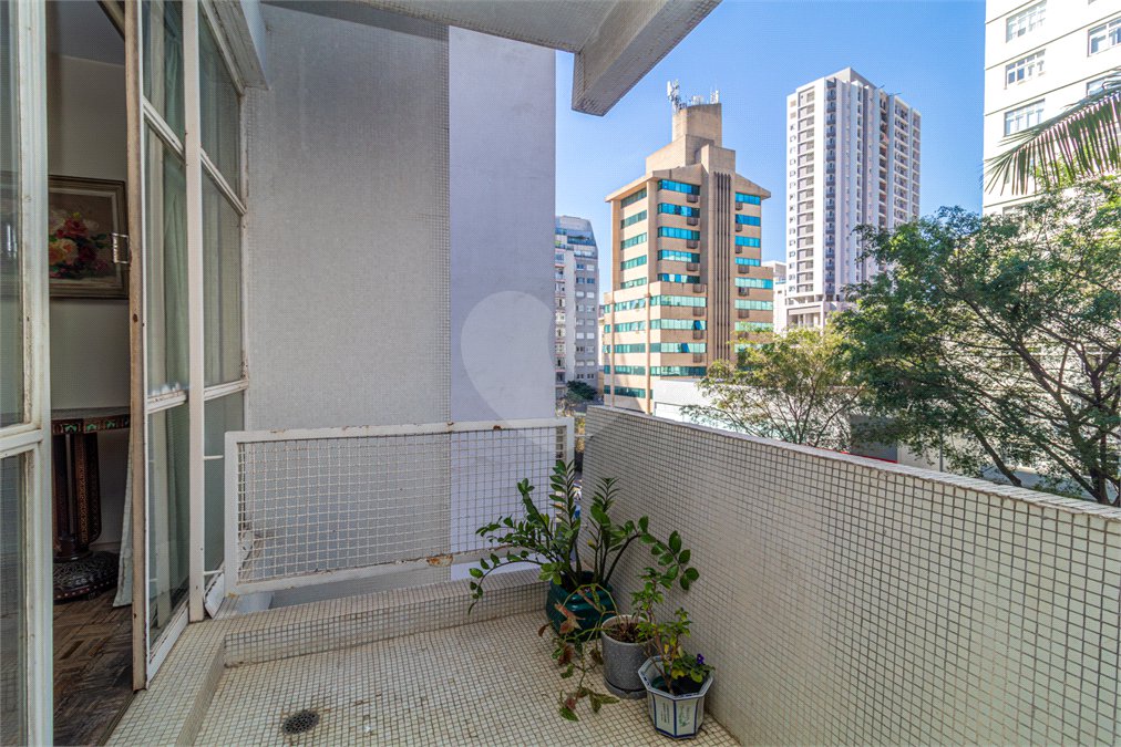 Apartamento à venda com 4 quartos, sendo 1 suíte,  em Higienópolis, São Paulo, SP