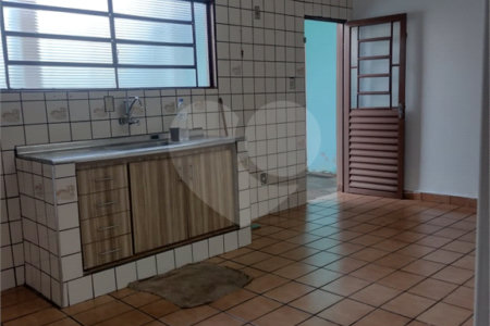 Casa à venda com 2 quartos no Centro, Araraquara, SP