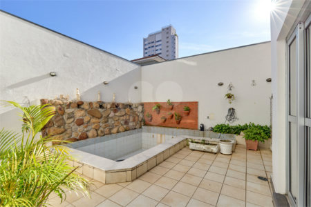Sobrado à venda com 4 quartos, sendo 1 suíte, em Brooklin Novo, São Paulo, SP