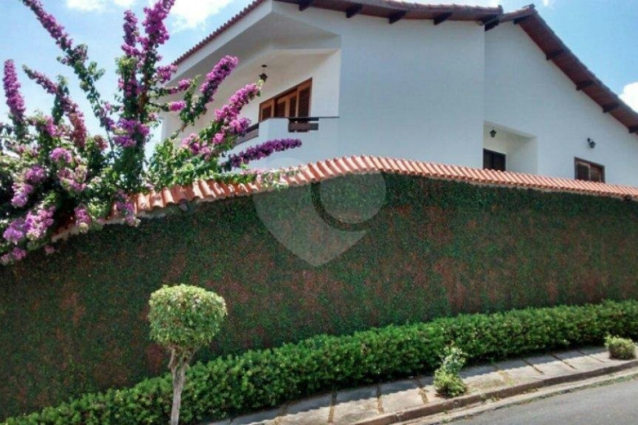 Sobrado à venda com 3 suítes em Jardim Peri, São Paulo, SP