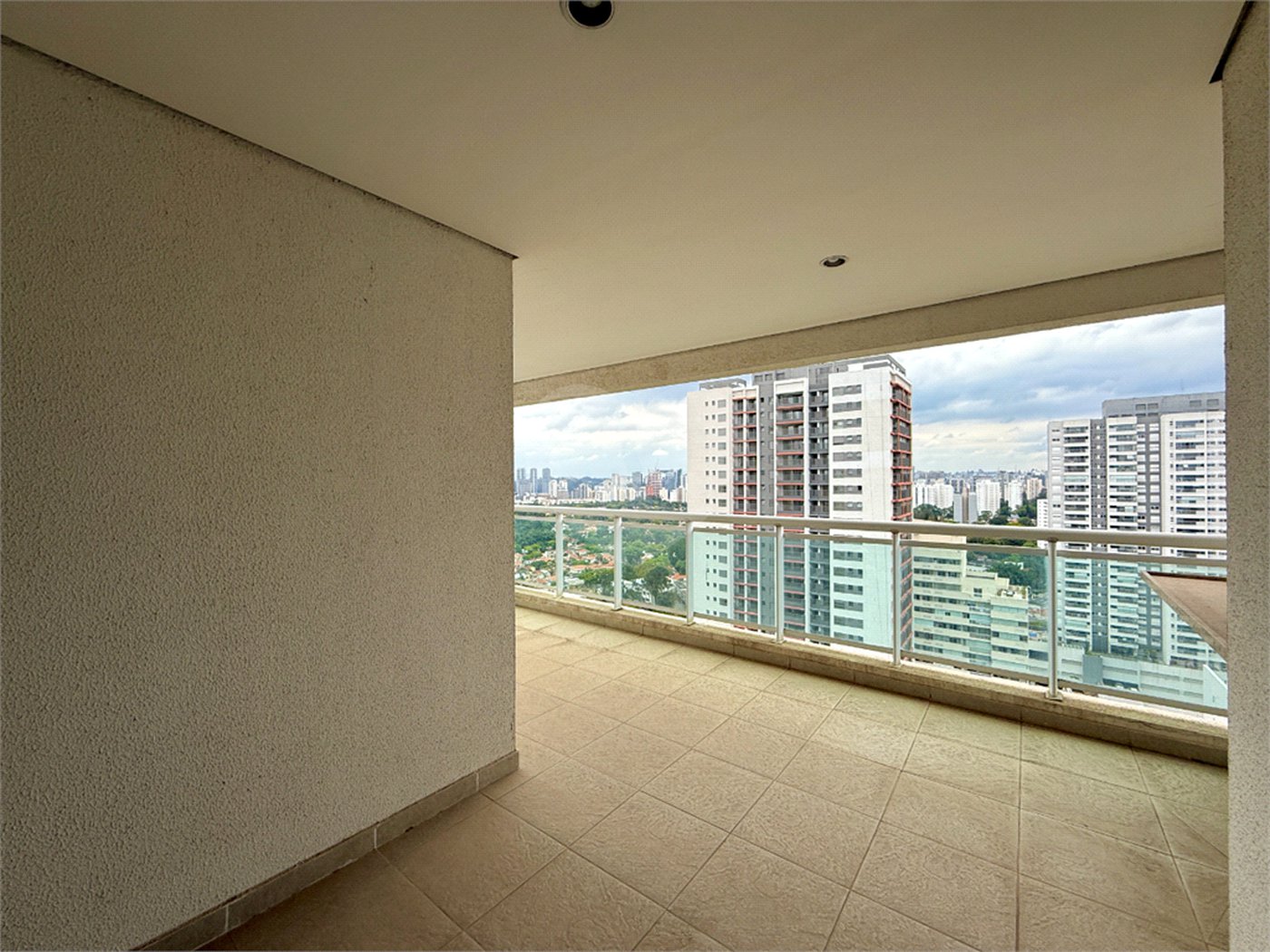 Apartamento à venda com 2 quartos, sendo 1 suíte, em Alto da Boa Vista, São Paulo, SP