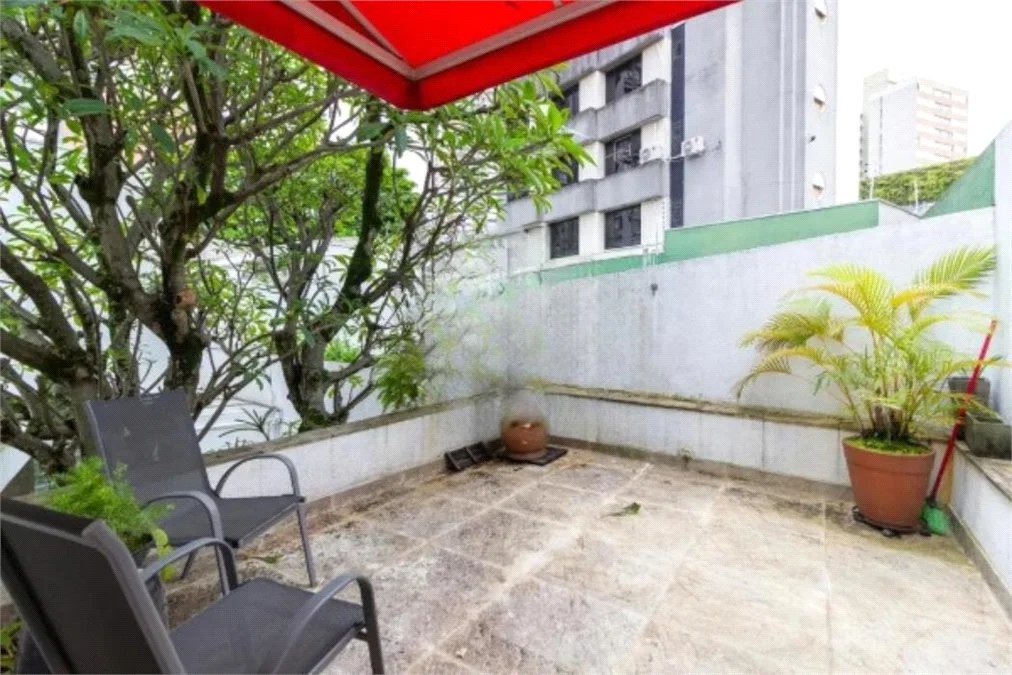 Sobrado à venda com 4 quartos, sendo 2 suítes, em Jardim das Bandeiras, São Paulo, SP