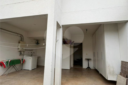Casa à venda com 3 quartos, sendo 1 suíte, no condomínio New Village, Cotia - SP