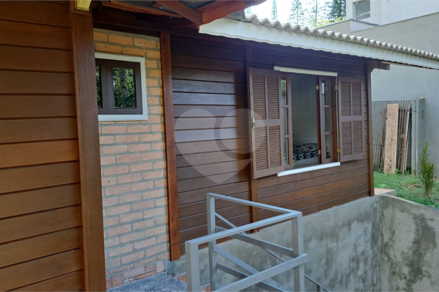 Casa à venda com 3 quartos, sendo 1 suíte, no condomínio Alpes da Cantareira, Mairiporã - SP