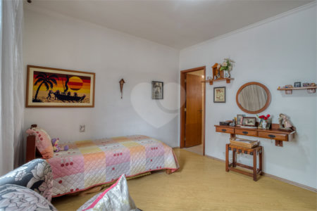Casa de Vila à venda com 4 quartos, sendo 2 suítes, em Granja Julieta, São Paulo, SP