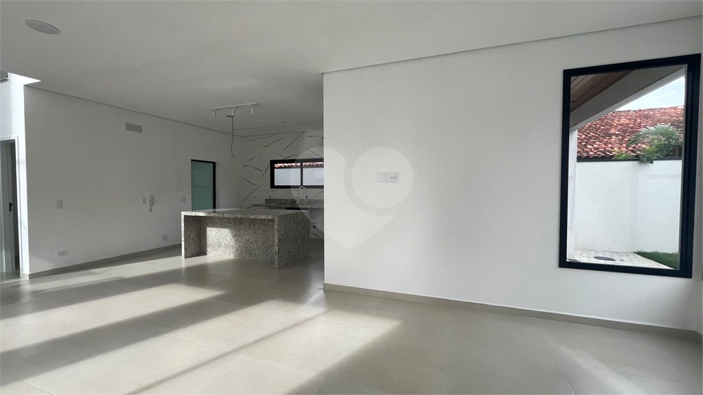 Casa à venda com 3 suítes no condomínio Village Itaguaçu, Atibaia - SP