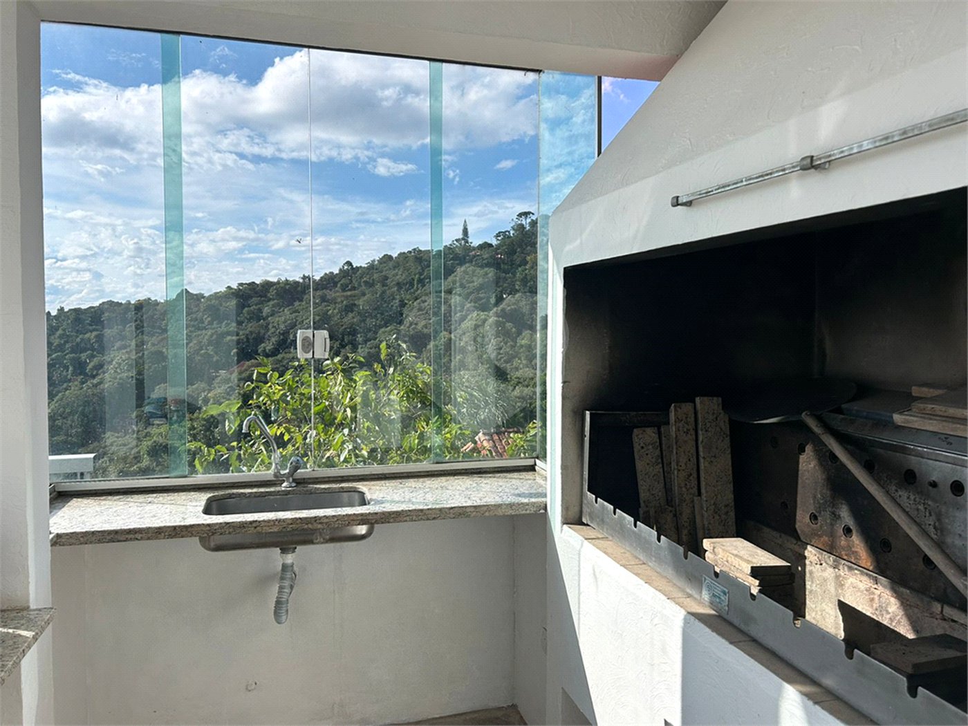 Casa para alugar com 3 suítes no condomínio Alpes da Cantareira, Mairiporã - SP