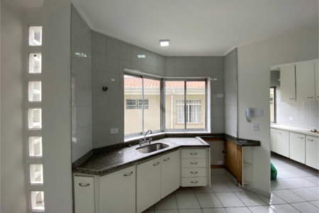 Sobrado à venda com 7 quartos, sendo 2 suítes, em Brooklin Paulista, São Paulo, SP