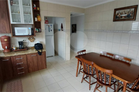 Sobrado à venda com 3 quartos, sendo 1 suíte,  em Vila Mogilar, Mogi das Cruzes, SP