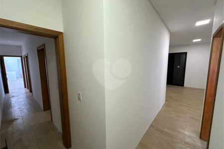 Casa a venda em São Carlos em condomínio fechado