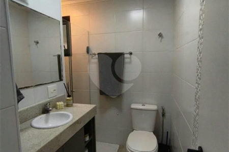 Apartamento de 60m2 na Saúde com 2 dorms, 1 suíte, 2 banheiros, 2 vagas. Estuda permuta.